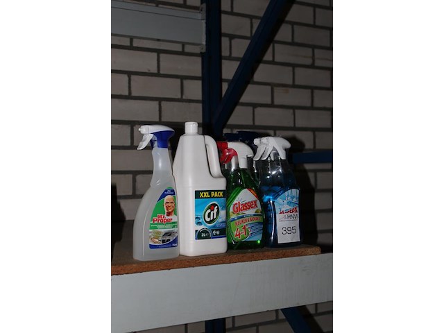 Schoonmaakmiddelen w.o. cif, mr. proper en glassex. - afbeelding 2 van  2