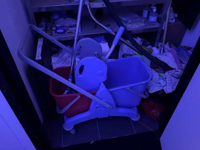 Schoonmaakmiddelen - afbeelding 2 van  9