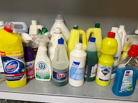 Schoonmaakmiddelen - afbeelding 2 van  4