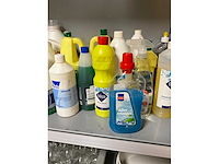 Schoonmaakmiddelen - afbeelding 3 van  4