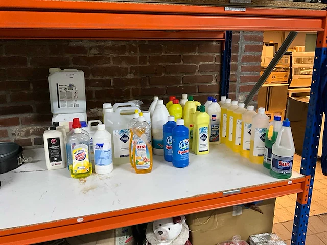 Schoonmaakmiddelen - afbeelding 1 van  7