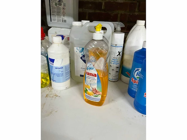 Schoonmaakmiddelen - afbeelding 5 van  7