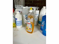 Schoonmaakmiddelen - afbeelding 5 van  7