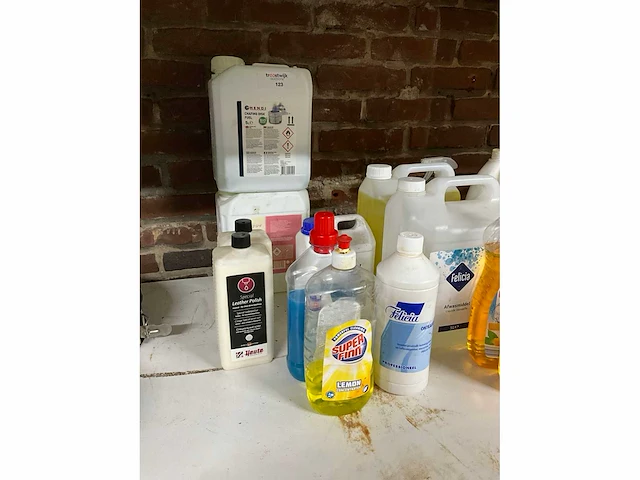 Schoonmaakmiddelen - afbeelding 6 van  7