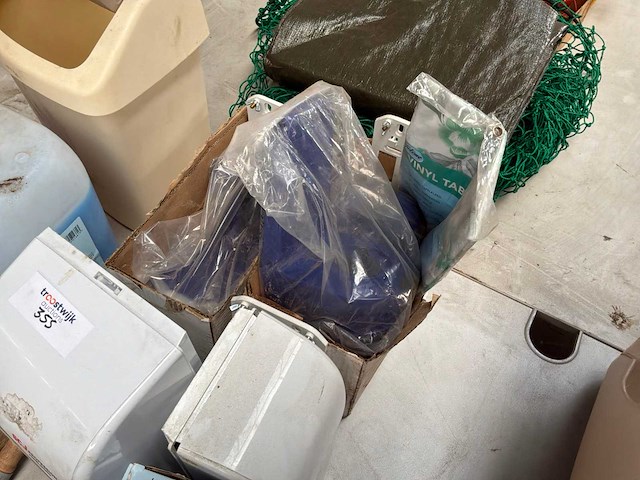 Schoonmaakmiddelen - afbeelding 3 van  3