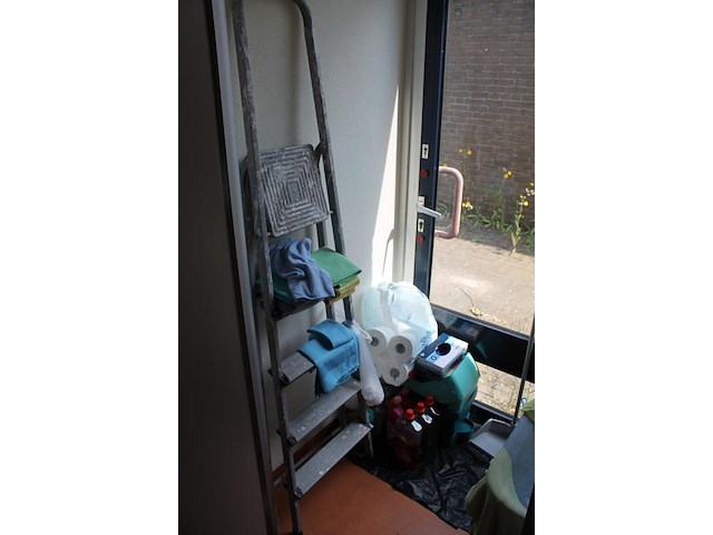 Schoonmaakprodukten w.o. huishoud trap, mop emmer, schoonmaakdoeken en middelen. - afbeelding 2 van  3