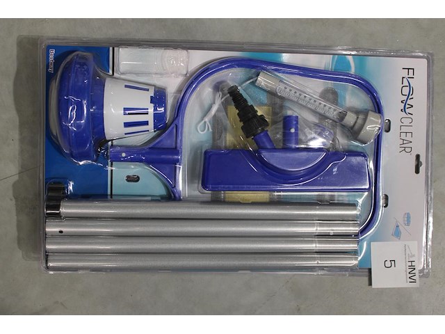 Schoonmaakset bestway flow clear, bestaande uit stofzuiger, zuigkop, schepnet, drijver en waterthermometer. - afbeelding 2 van  2