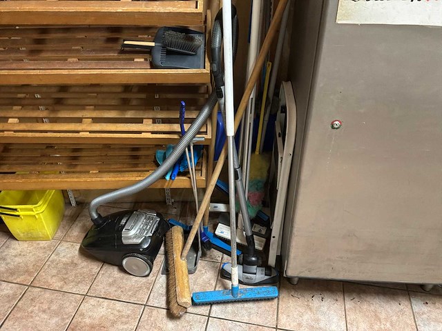 Schoonmaakspullen - afbeelding 2 van  3