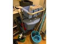 Schoonmaakwagen en -gerei - afbeelding 2 van  12