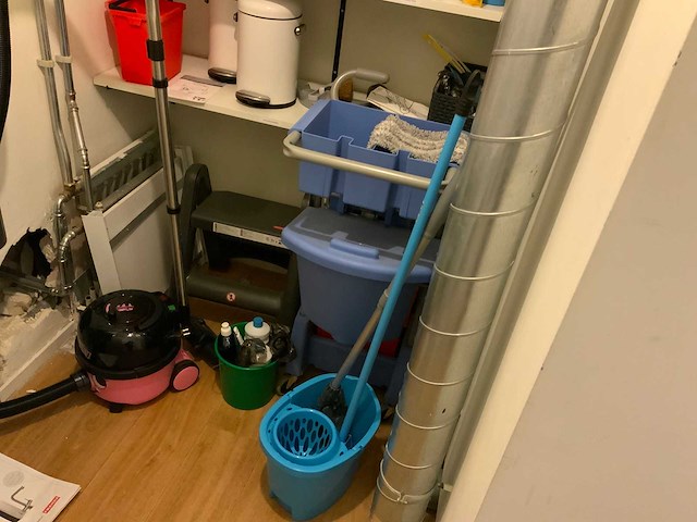 Schoonmaakwagen en -gerei - afbeelding 5 van  12