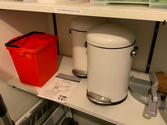 Schoonmaakwagen en -gerei - afbeelding 10 van  12