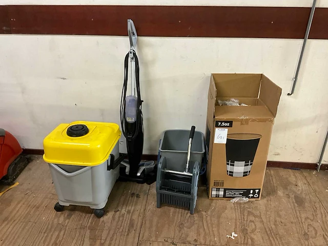 Schoonmaakwagen en toebehoren - afbeelding 1 van  4