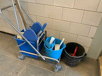 Schoonmaakwagen inclusief diverse mops en toebehoren - afbeelding 1 van  5