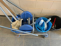 Schoonmaakwagen inclusief diverse mops en toebehoren - afbeelding 3 van  5