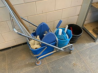 Schoonmaakwagen inclusief diverse mops en toebehoren - afbeelding 5 van  5