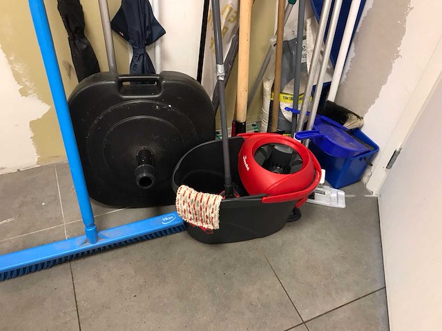 Schoonmaterialen - afbeelding 2 van  2