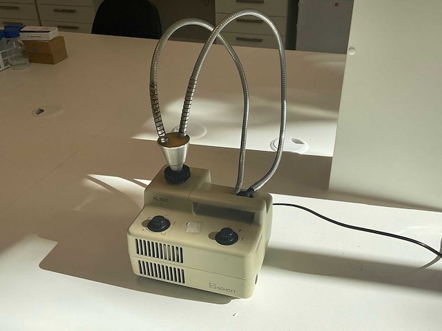 Schott kl1500 vacuümpomp - afbeelding 1 van  2