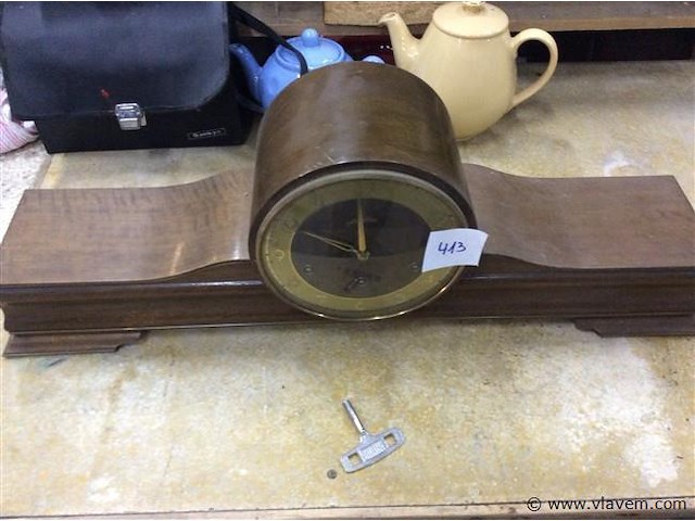 Schouwklok met sleiutel - afbeelding 1 van  3