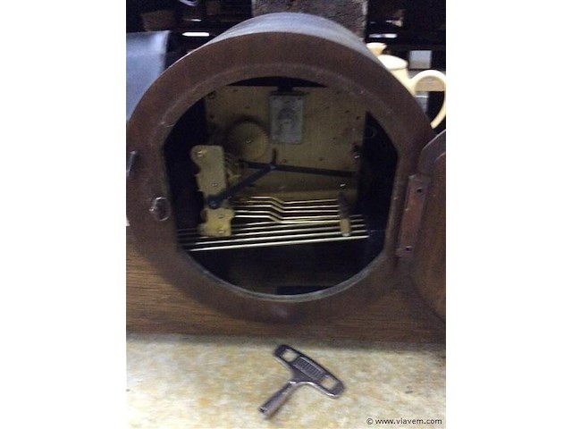 Schouwklok met sleiutel - afbeelding 3 van  3