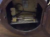 Schouwklok met sleiutel - afbeelding 3 van  3