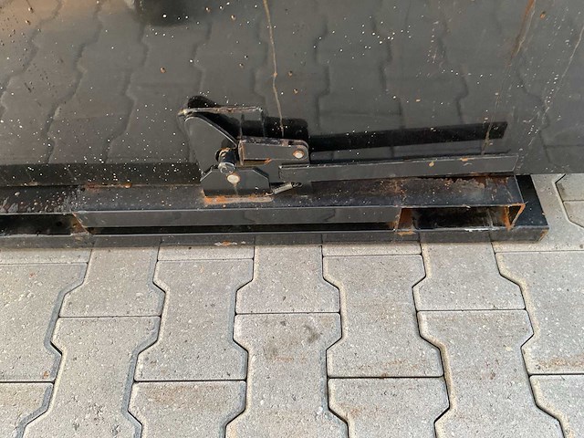 Schranklader - rhino-cross - dumping hopper 1,5cy 69092504 transport schade - afbeelding 4 van  8