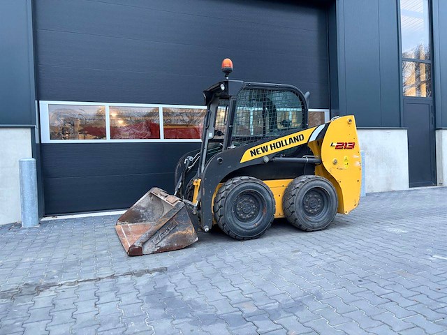 Schranklader new holland l213 diesel 2018 - afbeelding 1 van  1