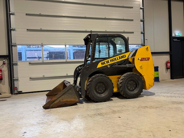 Schranklader new holland l213 diesel 36kw 2018 - afbeelding 1 van  1