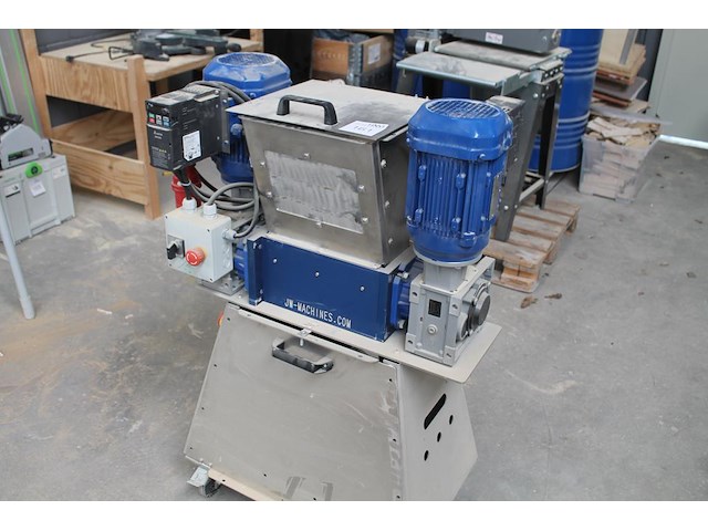 Schreddermachine jw machines am2020 met 2 instelbare motoren. bouwjaar 2024. - afbeelding 1 van  5