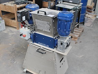 Schreddermachine jw machines am2020 met 2 instelbare motoren. bouwjaar 2024.