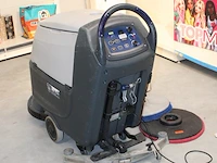 Schrob- en zuigmachine nilfisk sc500 go-line. afgelezen urenstand 535,4. met diverse accessoires - afbeelding 2 van  5