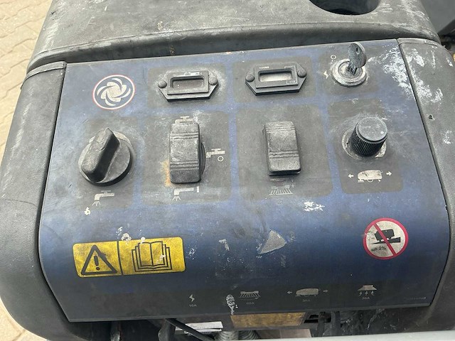 Schrobmachine/vloerreiniger (2x) (only for parts) - afbeelding 6 van  9