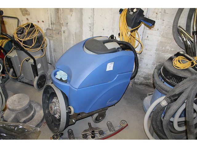 Schrobzuigmachine numatic tt3450s. - afbeelding 1 van  5
