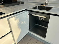 Schröder - showroomkeuken met bosch apparatuur - afbeelding 4 van  23