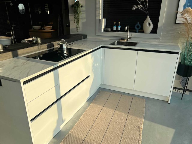 Schröder - showroomkeuken met bosch apparatuur - afbeelding 19 van  23