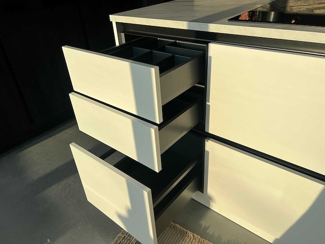 Schröder - showroomkeuken met bosch apparatuur - afbeelding 21 van  23