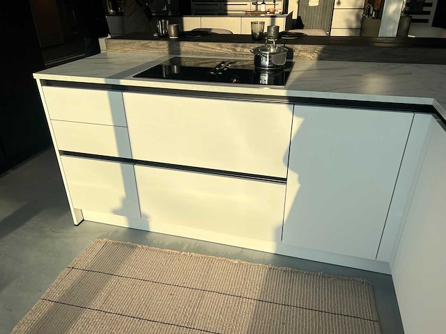 Schröder - showroomkeuken met bosch apparatuur - afbeelding 20 van  23