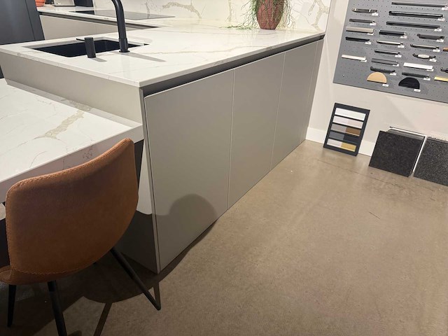 Schröder - showroomkeuken met miele apparatuur - afbeelding 25 van  30