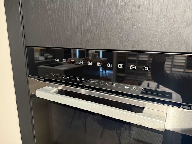 Schröder - showroomkeuken met miele apparatuur - afbeelding 5 van  18