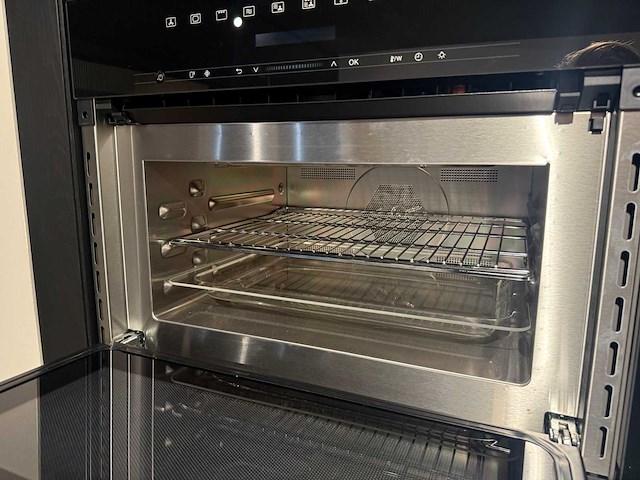 Schröder - showroomkeuken met miele apparatuur - afbeelding 6 van  18
