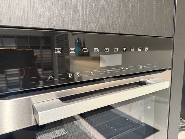 Schröder - showroomkeuken met miele apparatuur - afbeelding 9 van  18
