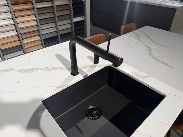 Schröder - showroomkeuken met miele apparatuur - afbeelding 2 van  24
