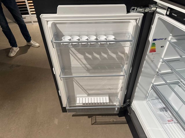 Schröder - showroomkeuken met miele apparatuur - afbeelding 16 van  24