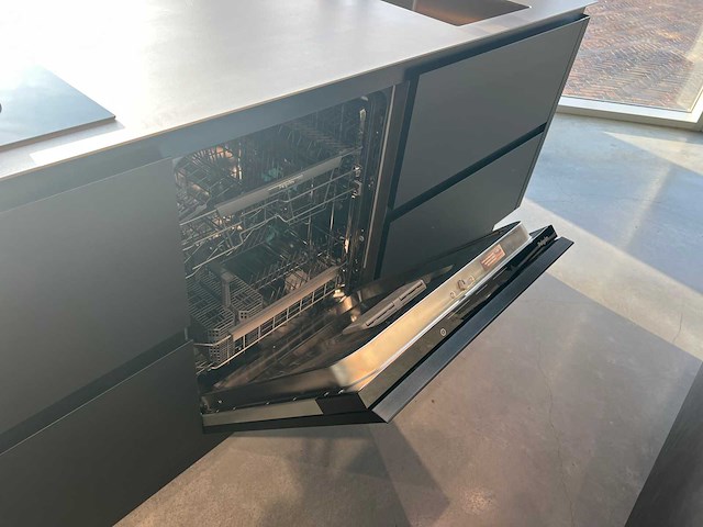 Schröder - showroomkeuken met pelgrim apparatuur - afbeelding 3 van  31