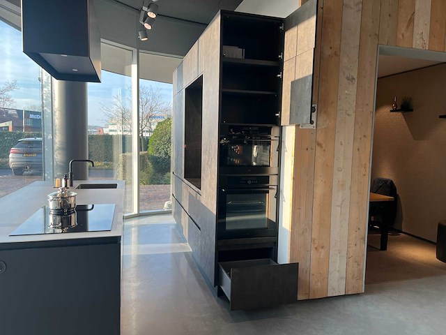Schröder - showroomkeuken met pelgrim apparatuur - afbeelding 8 van  31
