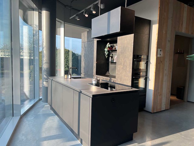 Schröder - showroomkeuken met pelgrim apparatuur - afbeelding 12 van  31