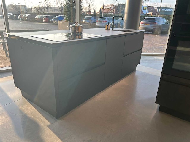 Schröder - showroomkeuken met pelgrim apparatuur - afbeelding 29 van  31