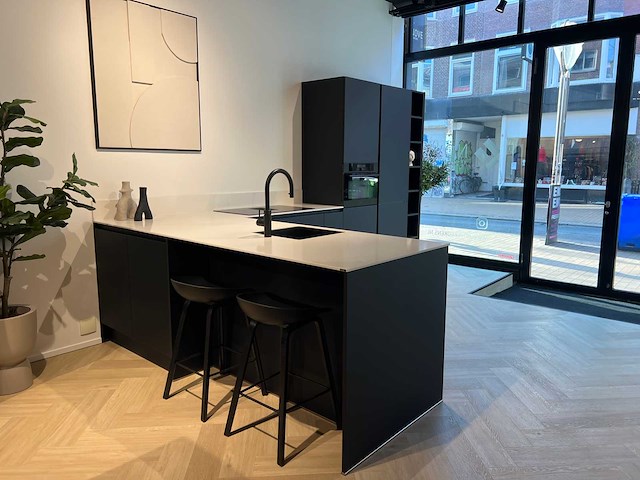 Schröder - showroomkeuken met pelgrim apparatuur - afbeelding 13 van  22