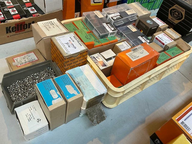 Schroef en bouten (15x) - afbeelding 1 van  7