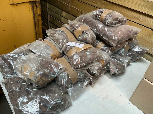 Schroef en dop m6 - afbeelding 1 van  4