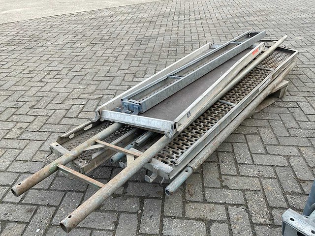 Schroefstempels, metselprofielen en steigermateriaal - afbeelding 4 van  18